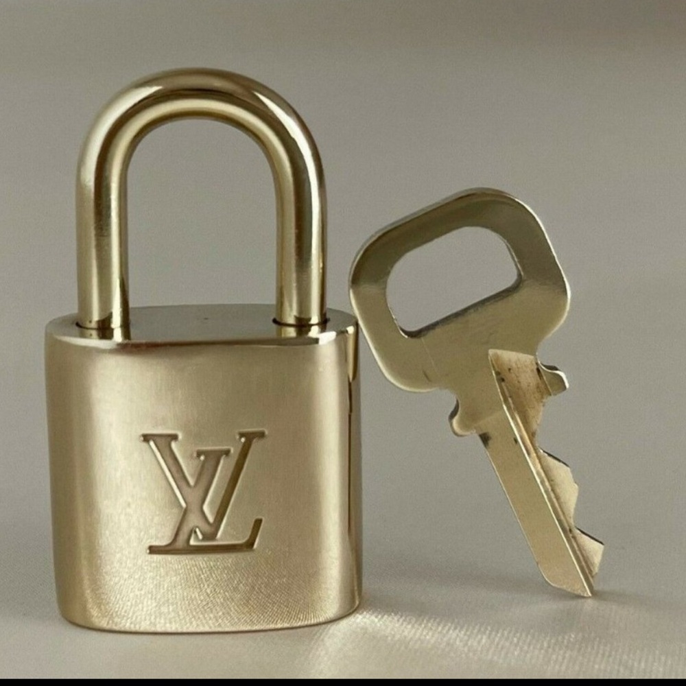 Louis Vuitton Luxurious Gold Padlock and Key # 311